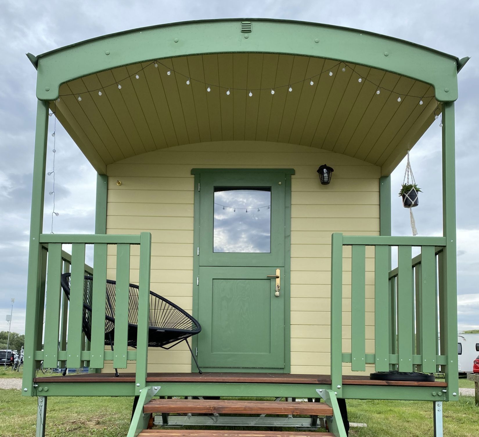 Green-yellow shepherds wagon with veranda for Elbe camping.