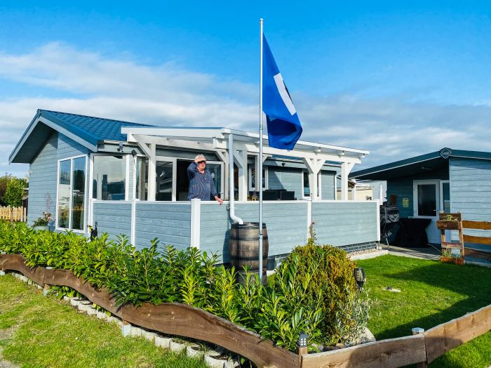 Dauercamping mit Mobilheim an der Elbe bei Hamburg am Stover Strand