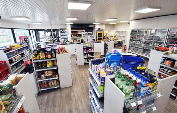Frischemarkt mit Lebensmitteln & Campingzubehör am Stover Strand
