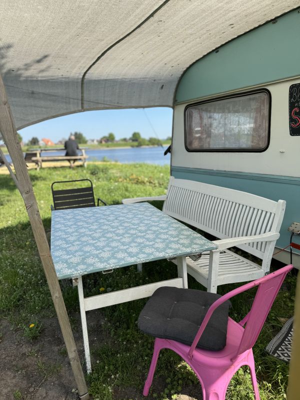 Aussicht auf die Elbe von StrandCamper am Stover Strand bei Hamburg