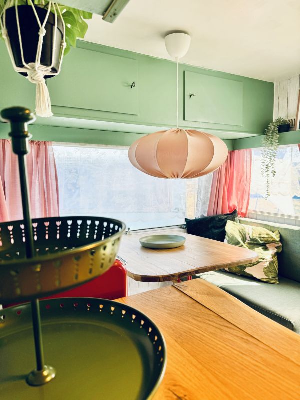 Staufächer bei Sitzecke im StrandCamper Herr Klaus bei Stover Strand Camping