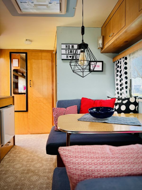 Retro Camper with sitting area and kitchen at Stover Strand Camping