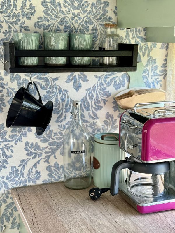 Retro camper with fully equipped kitchen and kitchen machine at the Stover Strand caravan park